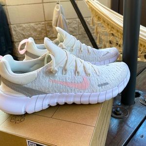 Nike womens athletic shoes